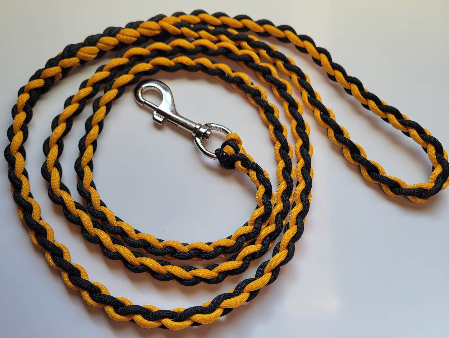 Paracord Braided Dog Leash Lead 5 1/2 ft (Black & Gold) Med or Lg Dog Training Walking