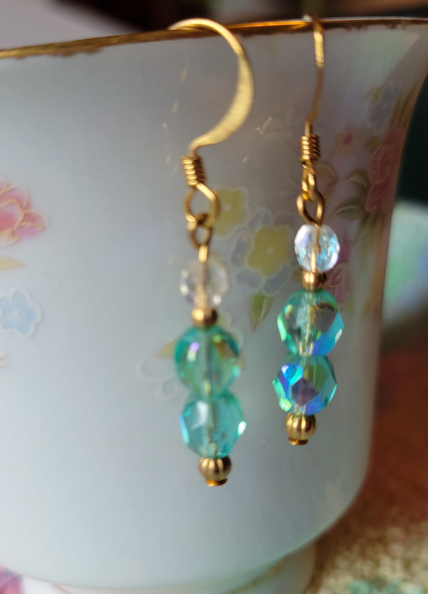 Pretty Gold Tone Light Green Crystal Dangle Drop Fashion Earrings
