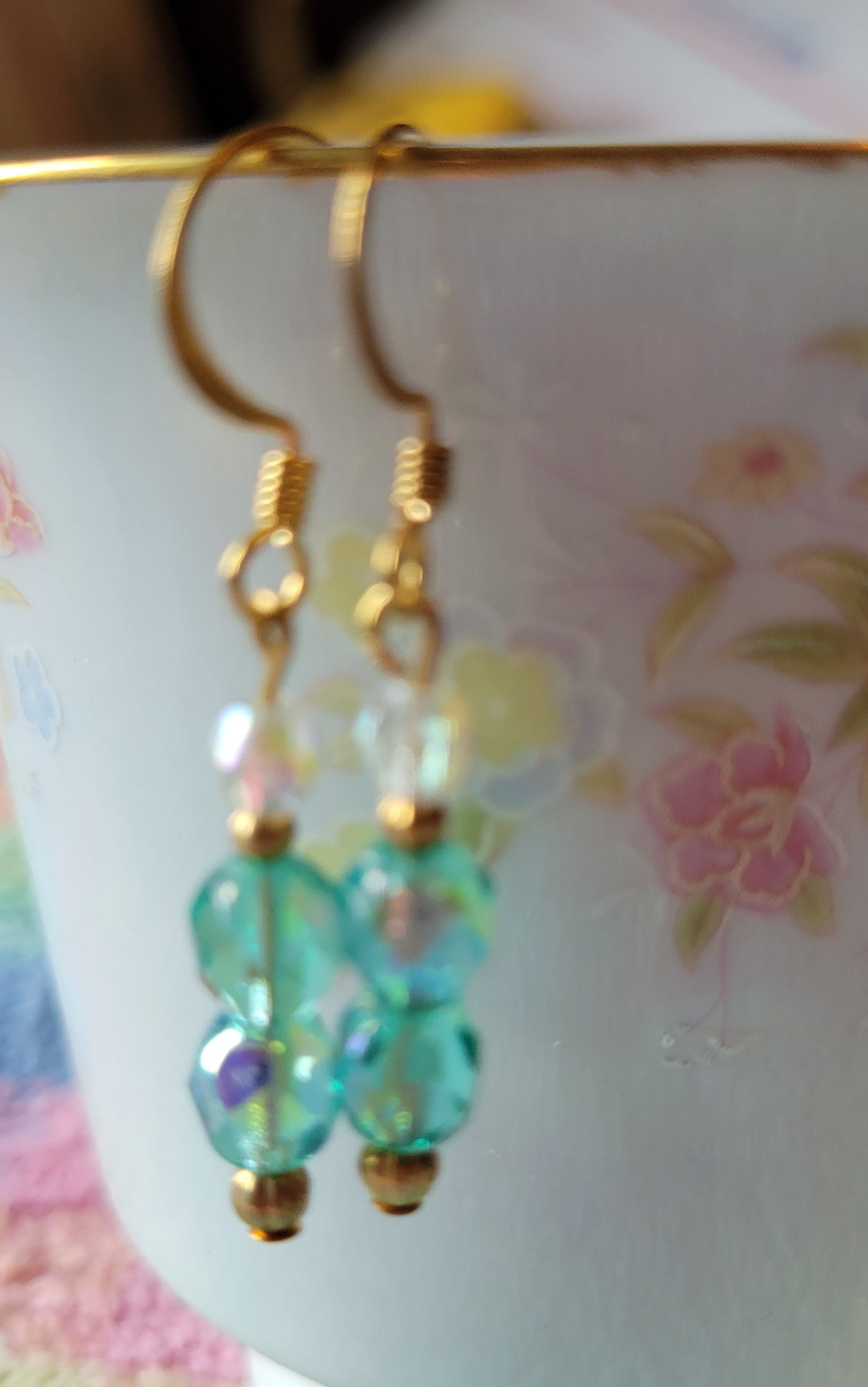 Pretty Gold Tone Light Green Crystal Dangle Drop Fashion Earrings