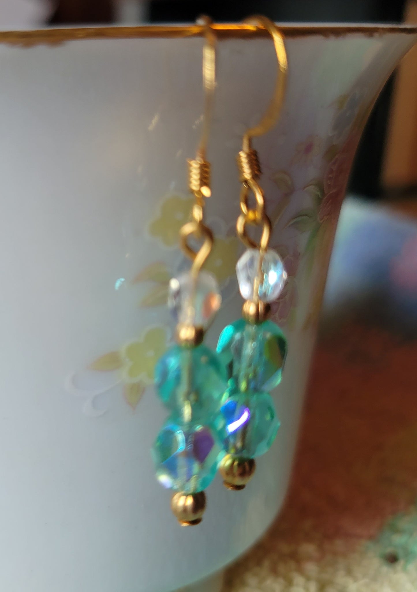 Pretty Gold Tone Light Green Crystal Dangle Drop Fashion Earrings