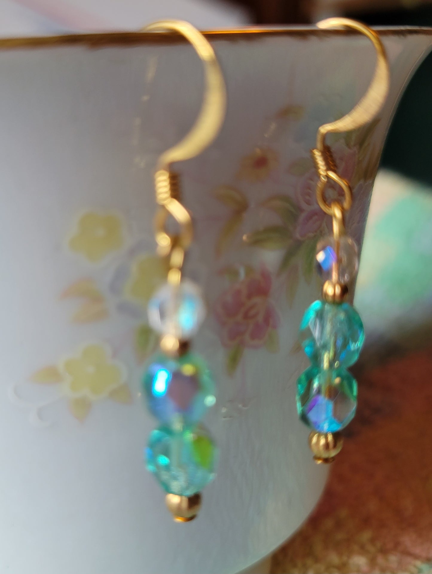 Pretty Gold Tone Light Green Crystal Dangle Drop Fashion Earrings