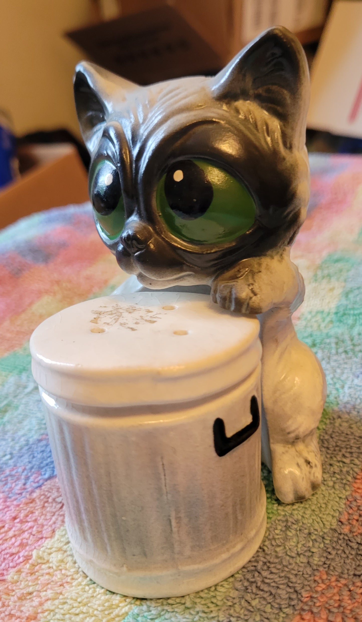 Vintage Gray CAT & TRASH CAN Japan Salt & Pepper Shakers