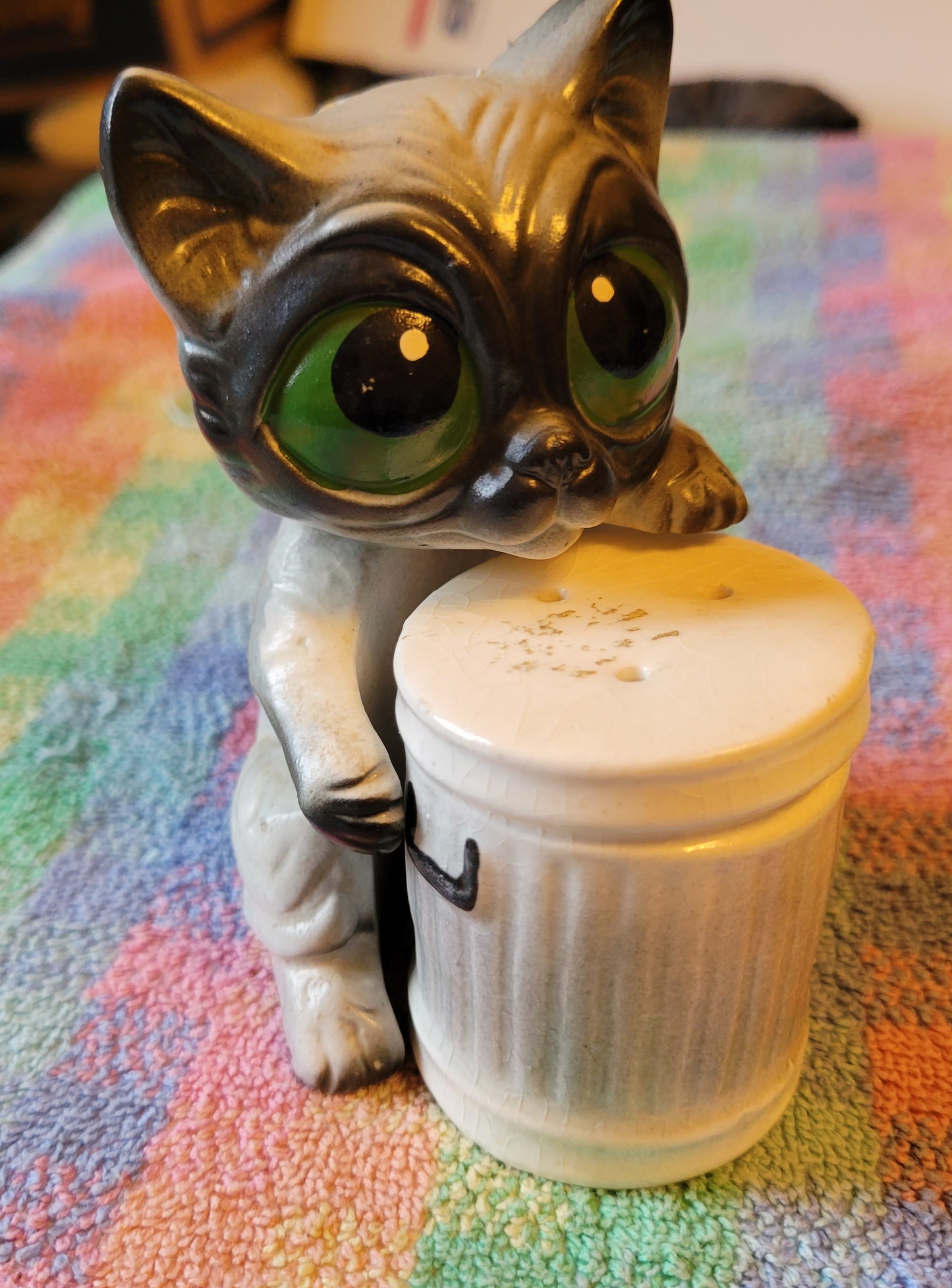 Vintage Gray CAT & TRASH CAN Japan Salt & Pepper Shakers