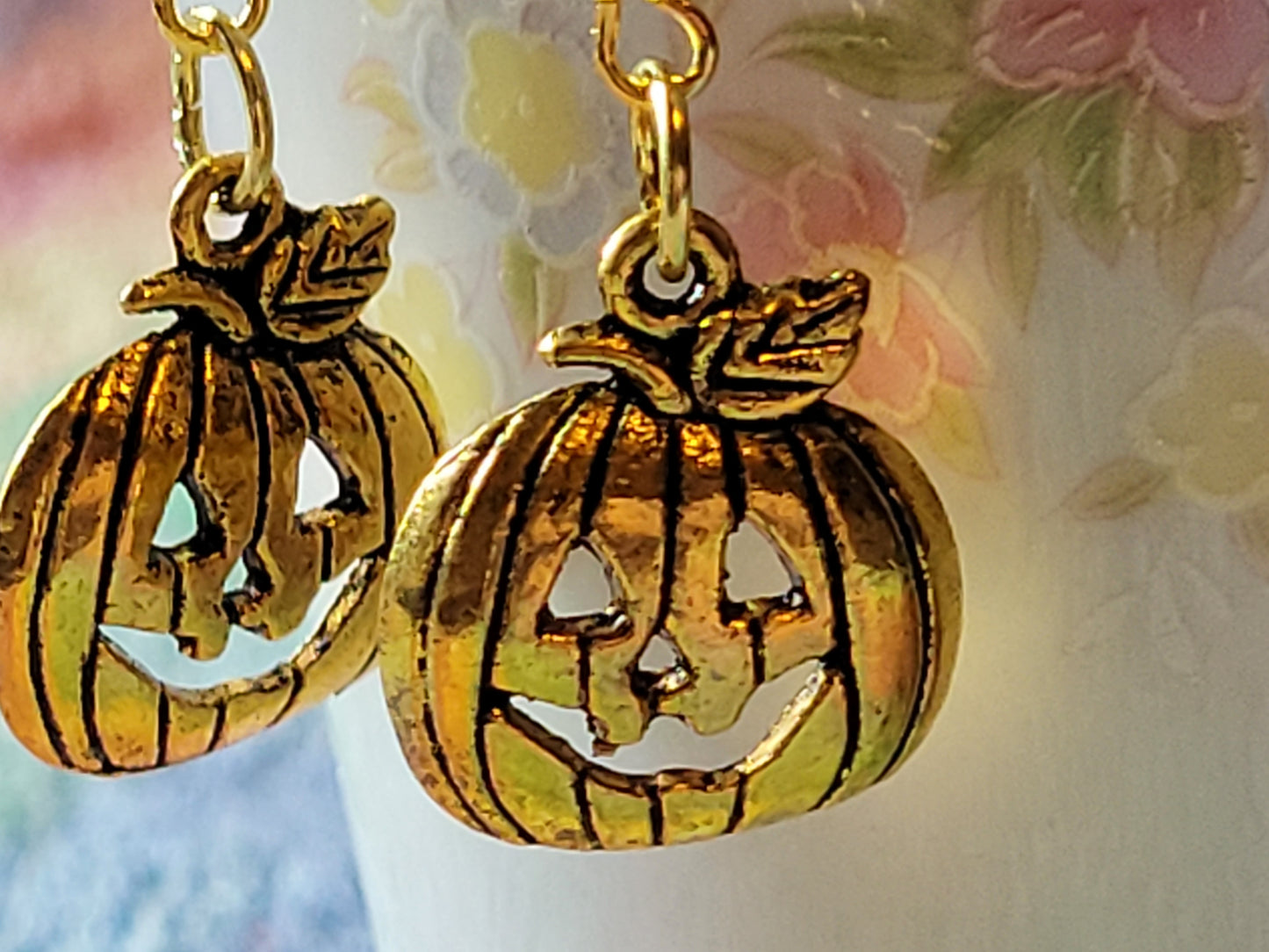 Pretty Pumpkin 🎃 Halloween Dangle Drop Earrings GoldTone Pierced French Wire