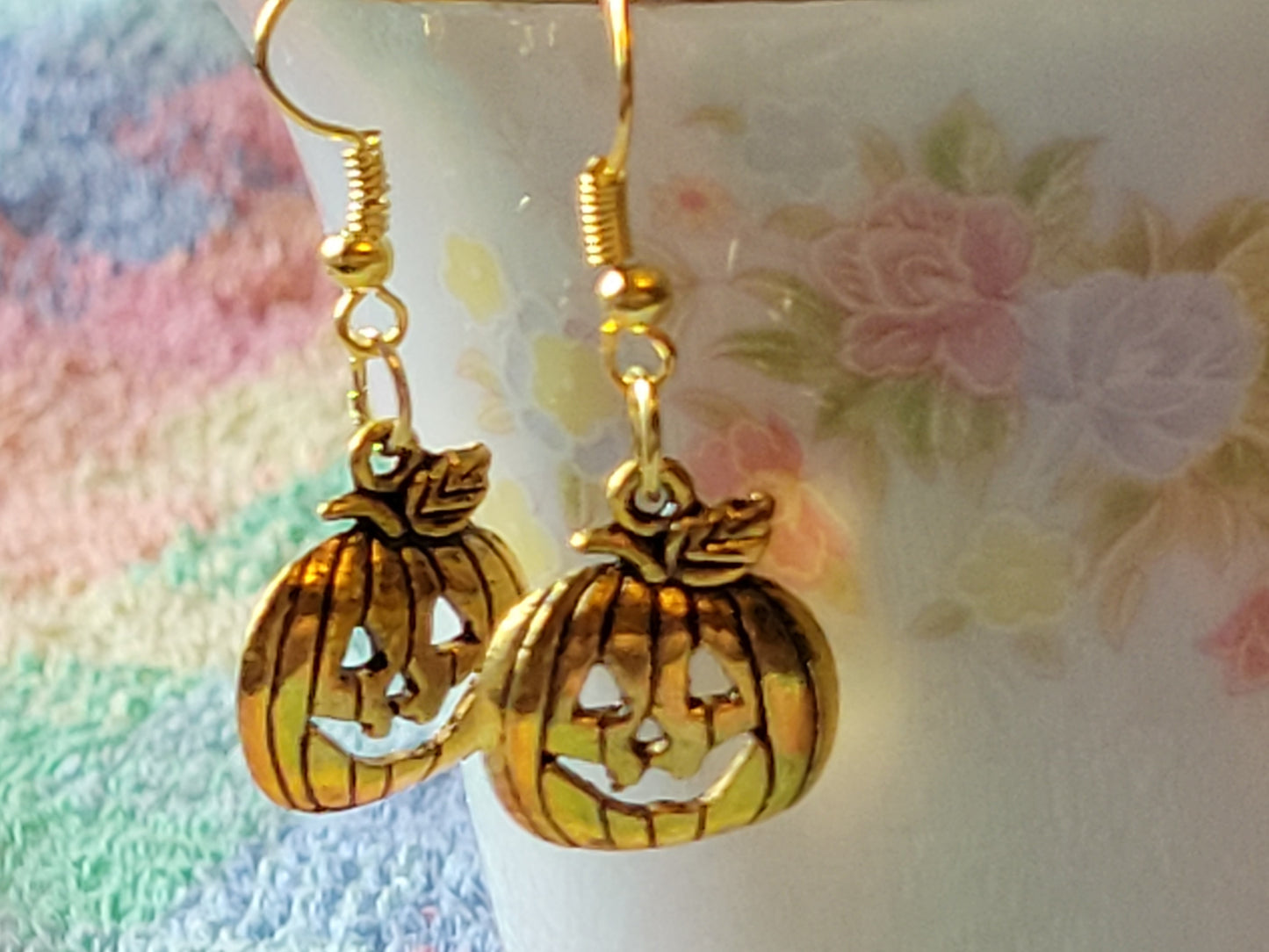 Pretty Pumpkin 🎃 Halloween Dangle Drop Earrings GoldTone Pierced French Wire