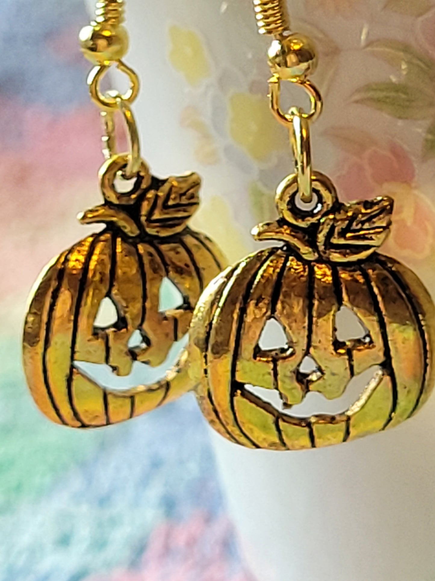Pretty Pumpkin 🎃 Halloween Dangle Drop Earrings GoldTone Pierced French Wire
