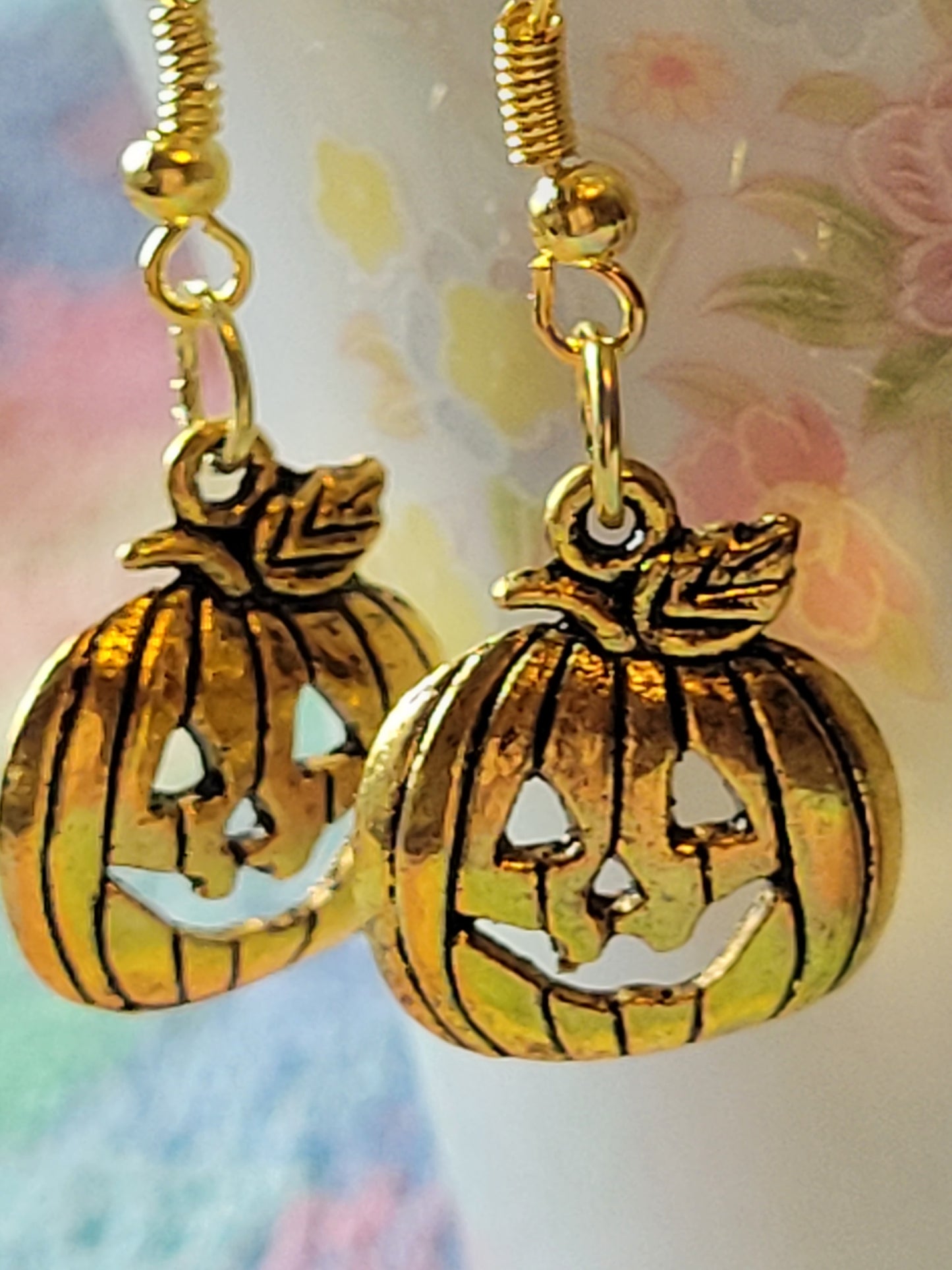Pretty Pumpkin 🎃 Halloween Dangle Drop Earrings GoldTone Pierced French Wire