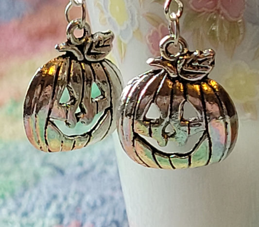 PRETTY PUMPKIN 🎃 HALLOWEEN Dangle Drop Earrings Silvertone Pierced French Wire