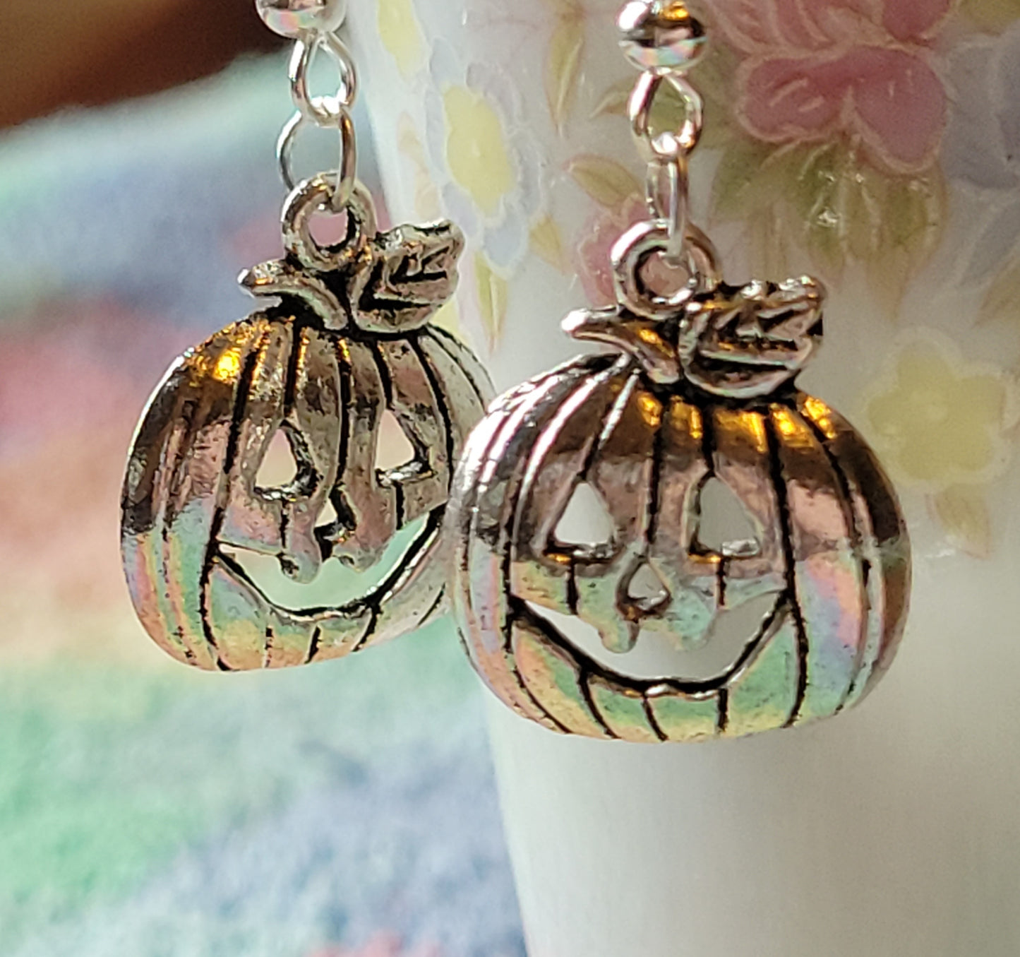 PRETTY PUMPKIN 🎃 HALLOWEEN Dangle Drop Earrings Silvertone Pierced French Wire