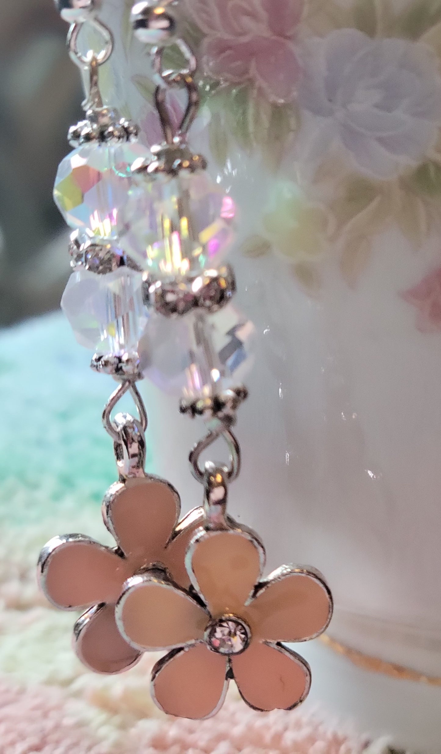Pretty  Daisy Flower Crystal Long Dangle Pierced Earrings Silvertone Rhinestone