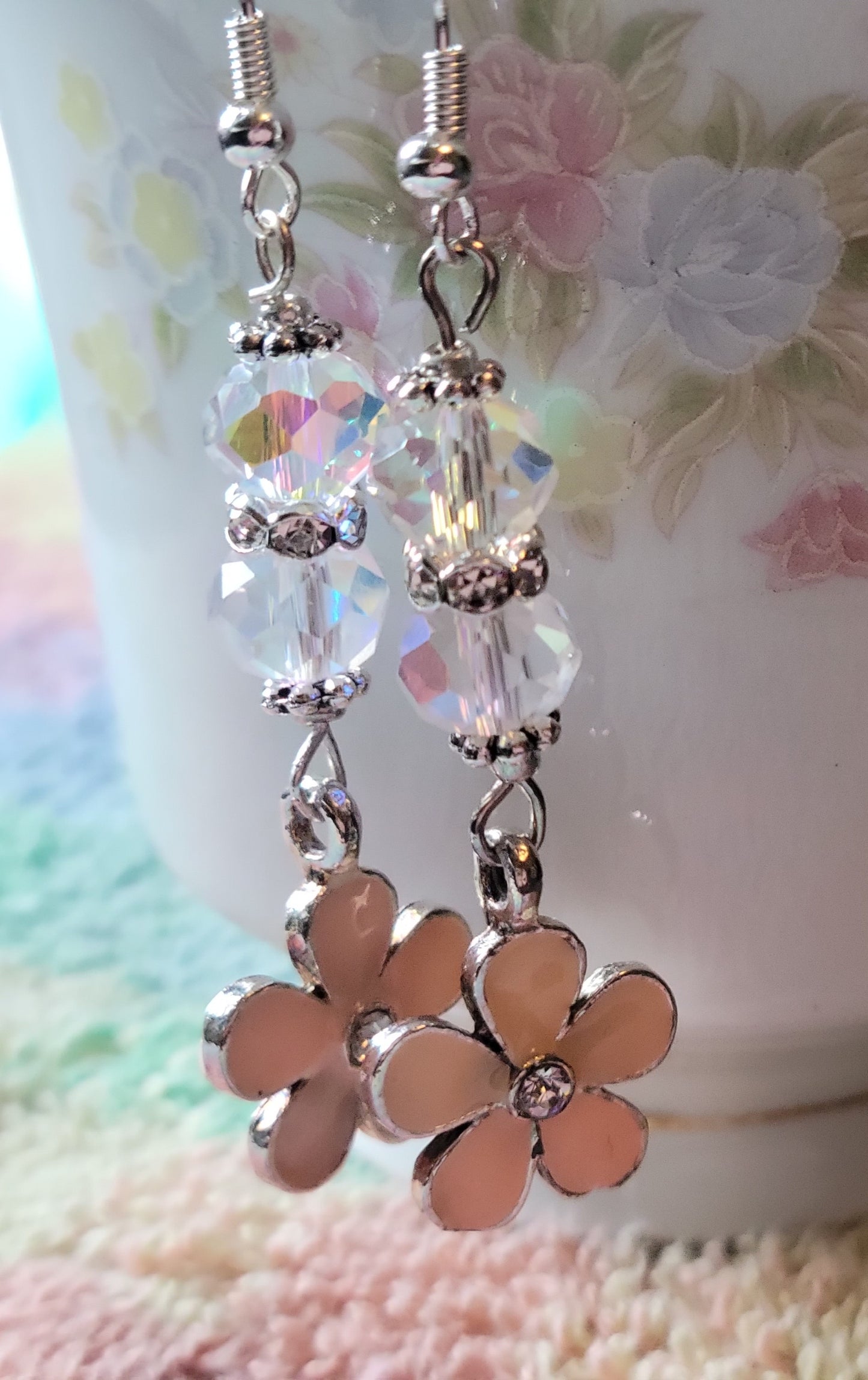 Pretty  Daisy Flower Crystal Long Dangle Pierced Earrings Silvertone Rhinestone