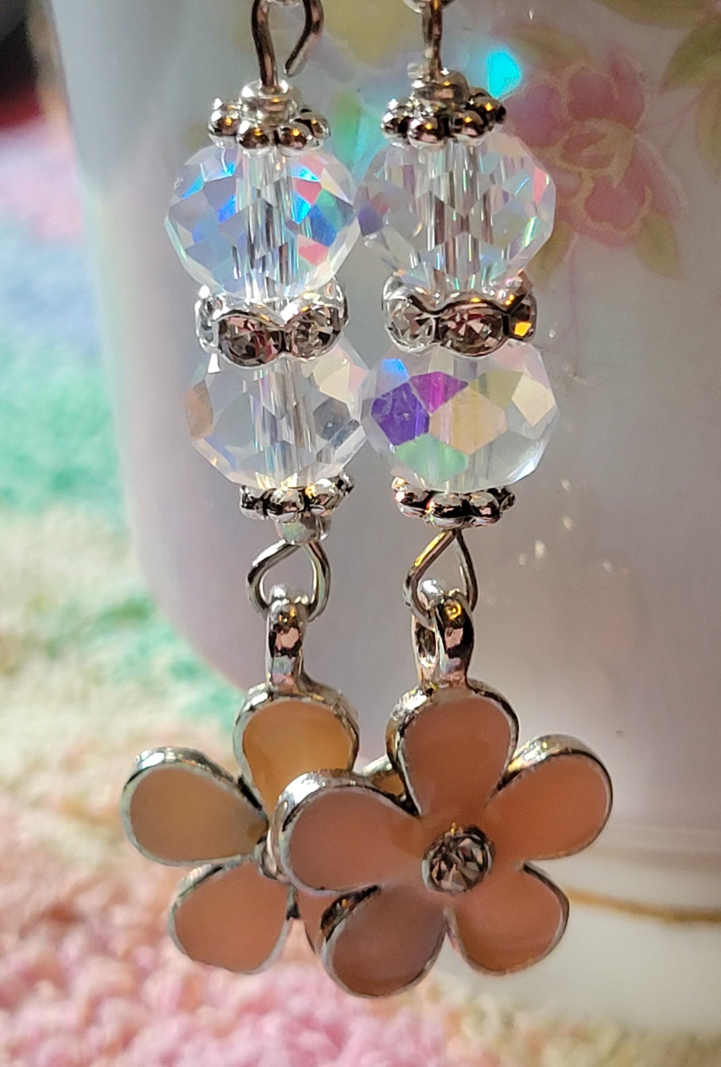 Pretty  Daisy Flower Crystal Long Dangle Pierced Earrings Silvertone Rhinestone