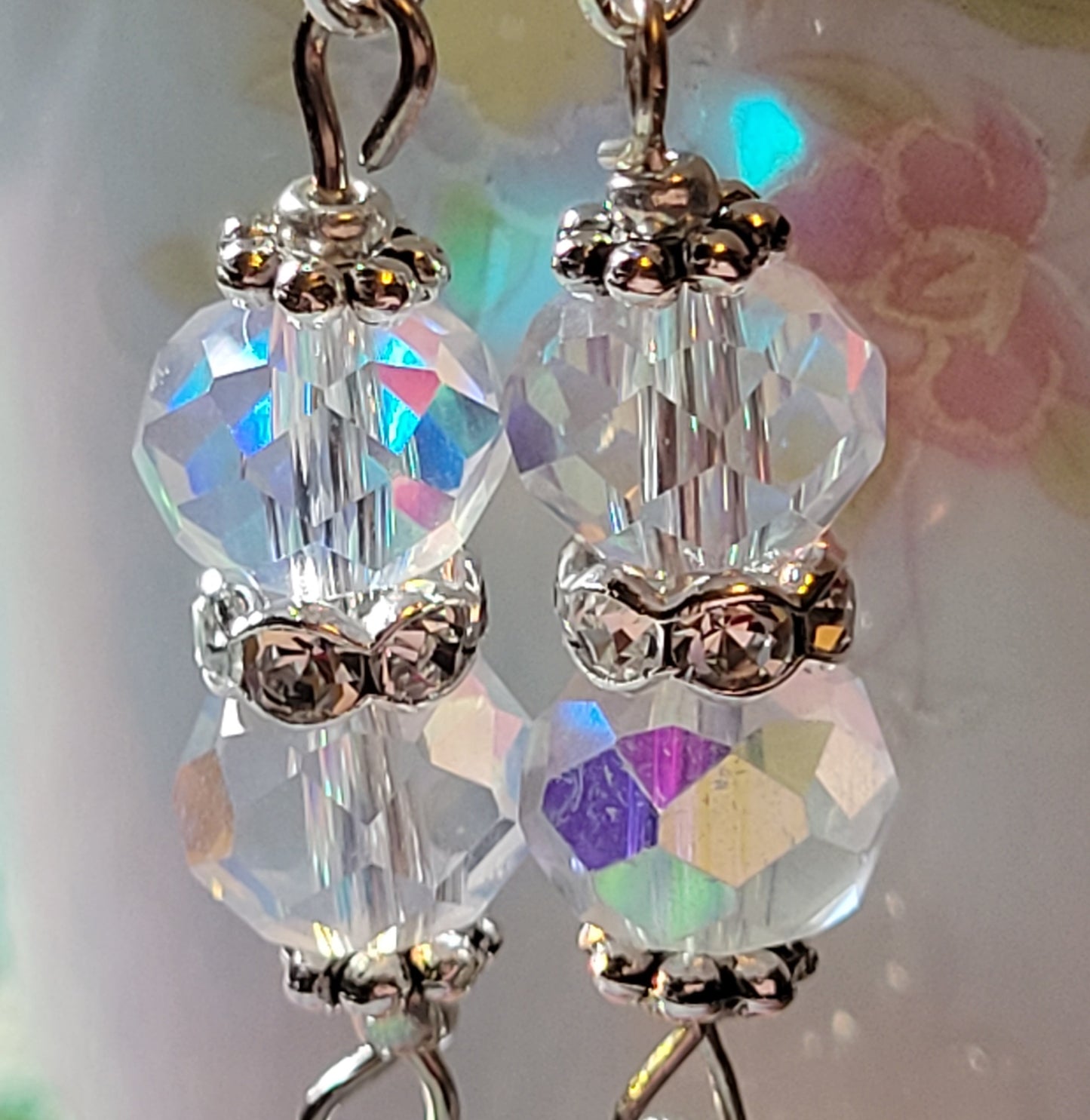 Pretty  Daisy Flower Crystal Long Dangle Pierced Earrings Silvertone Rhinestone