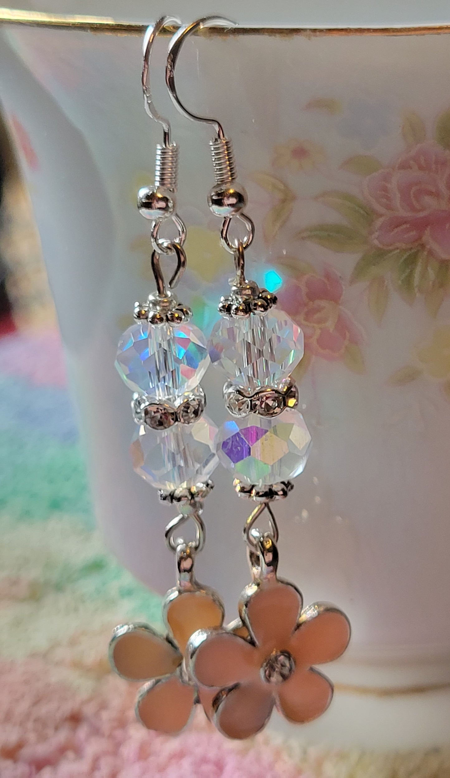 Pretty  Daisy Flower Crystal Long Dangle Pierced Earrings Silvertone Rhinestone