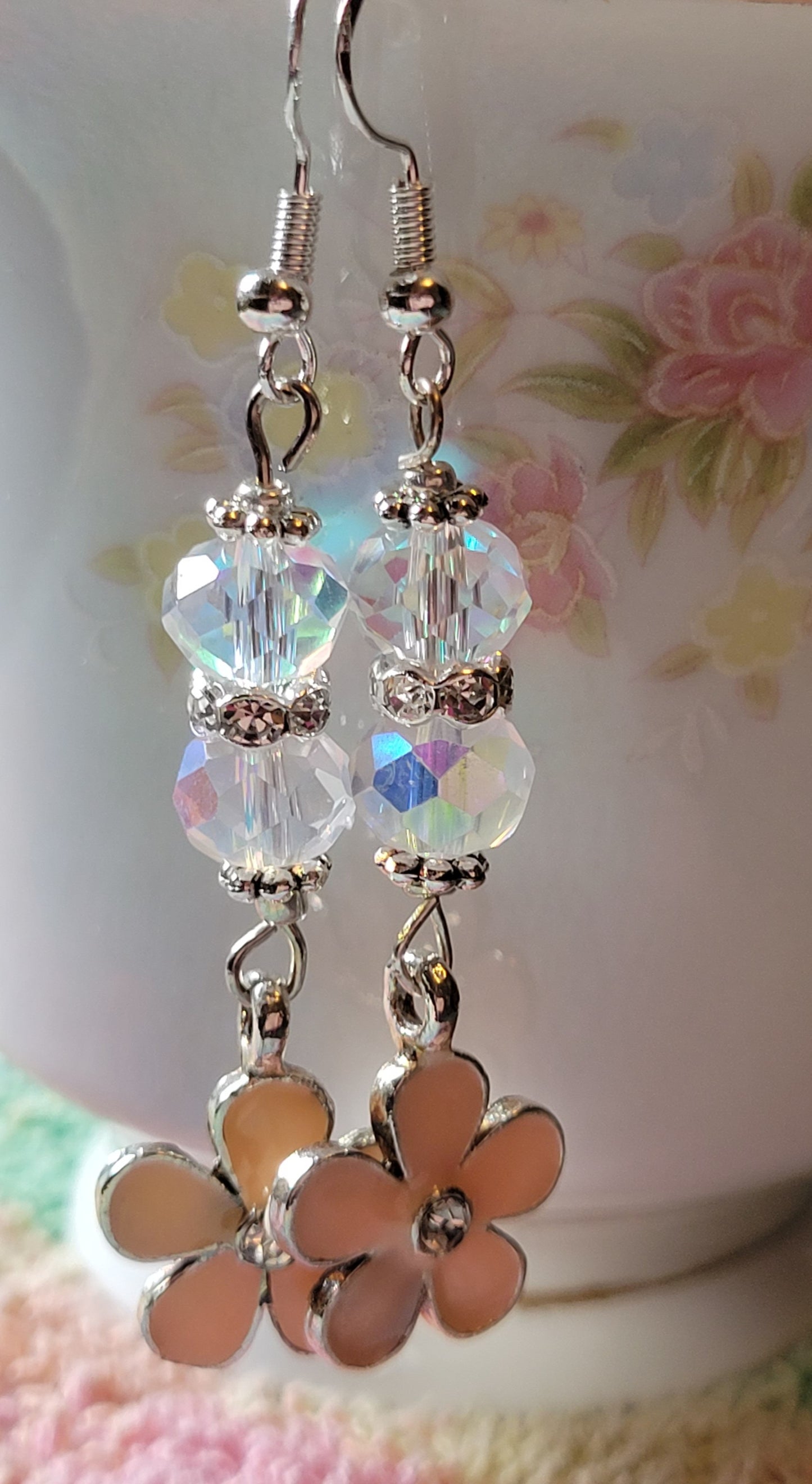 Pretty  Daisy Flower Crystal Long Dangle Pierced Earrings Silvertone Rhinestone