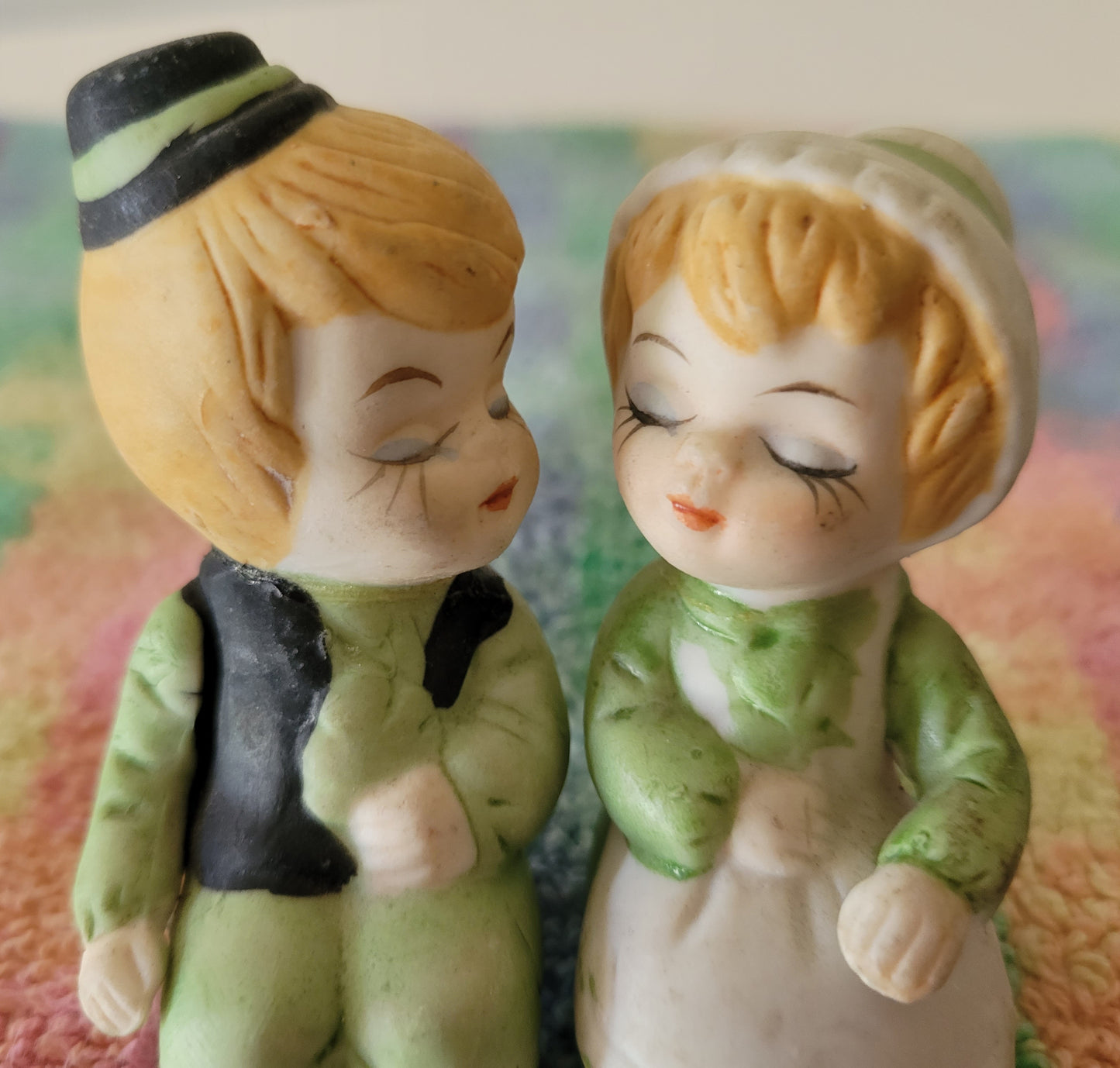 Dutch Boy & Girl Sitting Couple Holland Vintage Salt & Pepper Shakers Taiwan 1960s