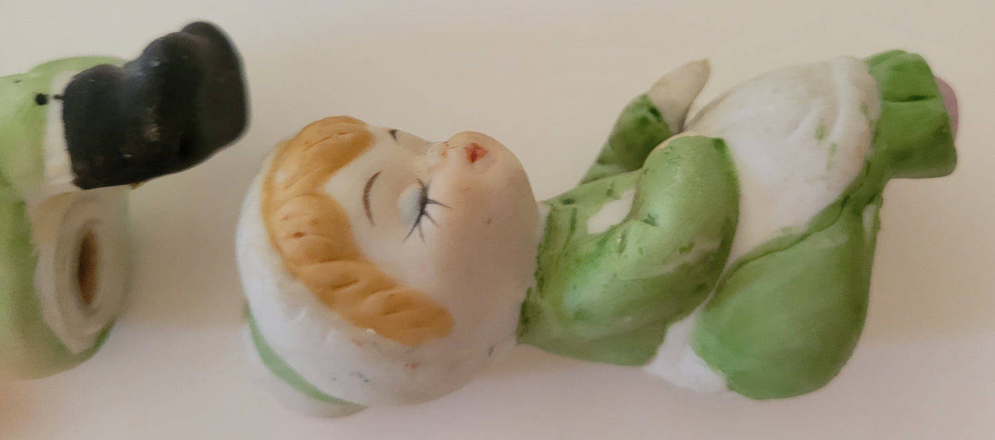 Dutch Boy & Girl Sitting Couple Holland Vintage Salt & Pepper Shakers Taiwan 1960s