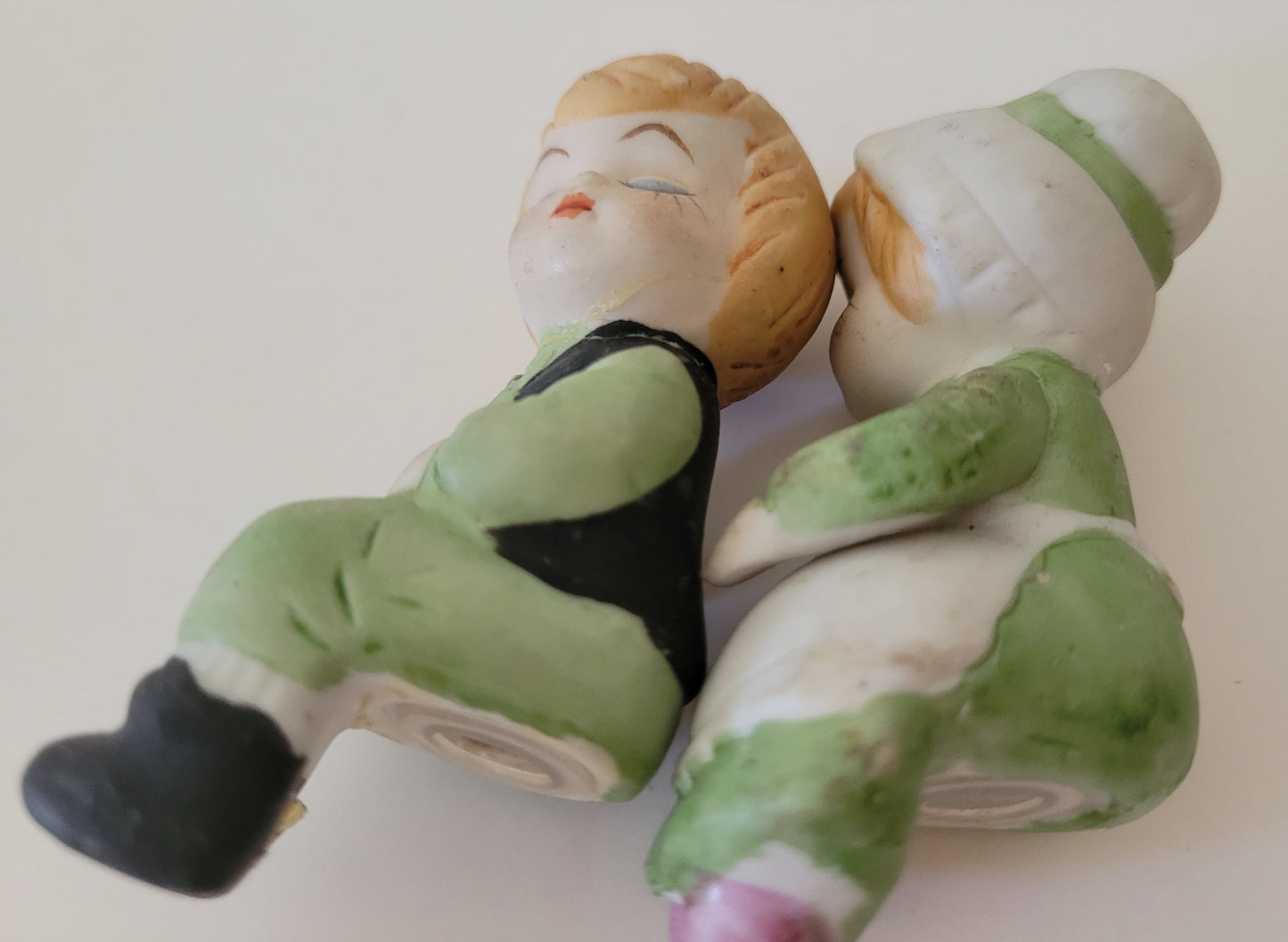 Dutch Boy & Girl Sitting Couple Holland Vintage Salt & Pepper Shakers Taiwan 1960s