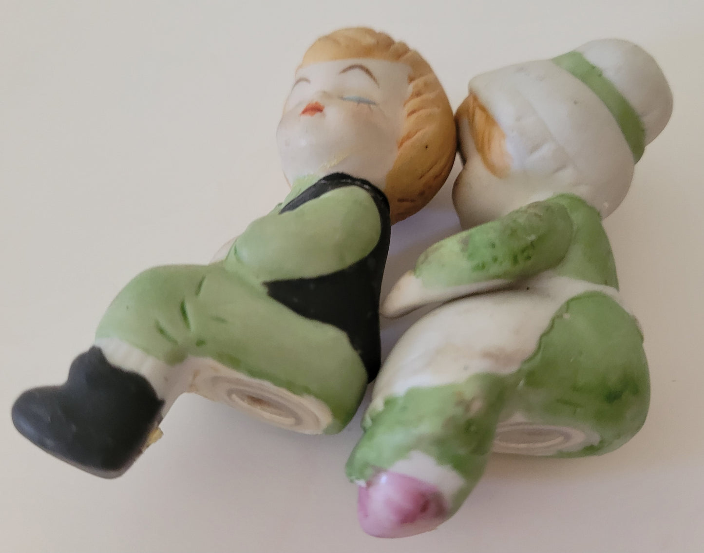 Dutch Boy & Girl Sitting Couple Holland Vintage Salt & Pepper Shakers Taiwan 1960s