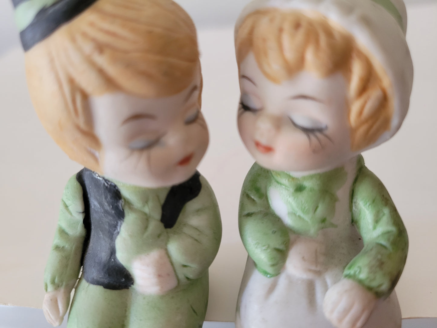 Dutch Boy & Girl Sitting Couple Holland Vintage Salt & Pepper Shakers Taiwan 1960s