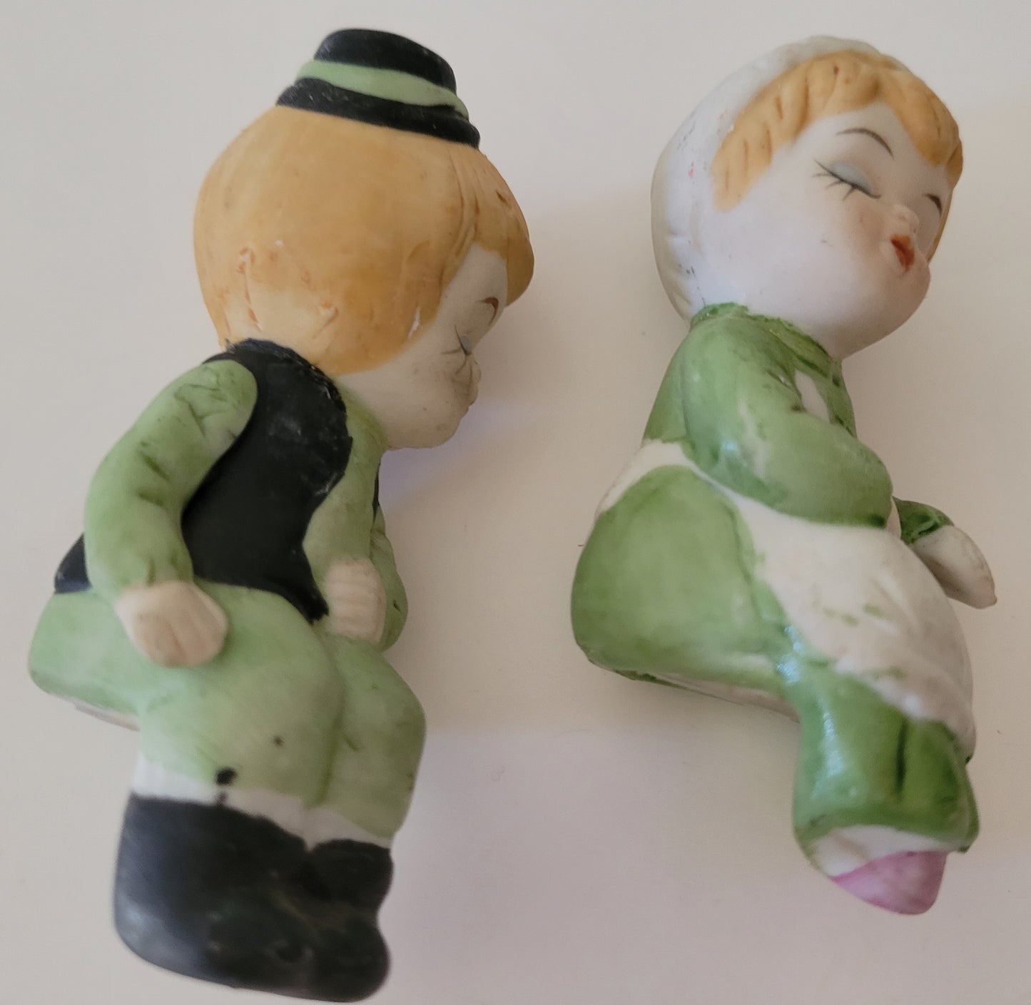 Dutch Boy & Girl Sitting Couple Holland Vintage Salt & Pepper Shakers Taiwan 1960s
