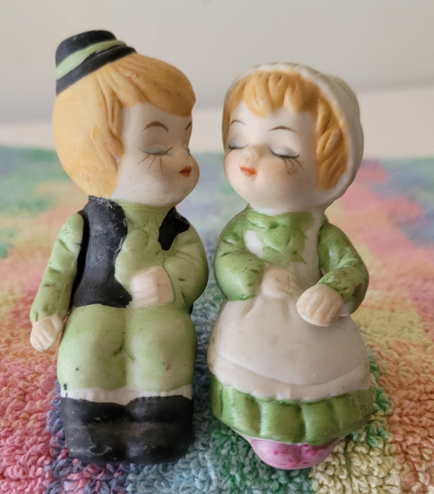 Dutch Boy & Girl Sitting Couple Holland Vintage Salt & Pepper Shakers Taiwan 1960s