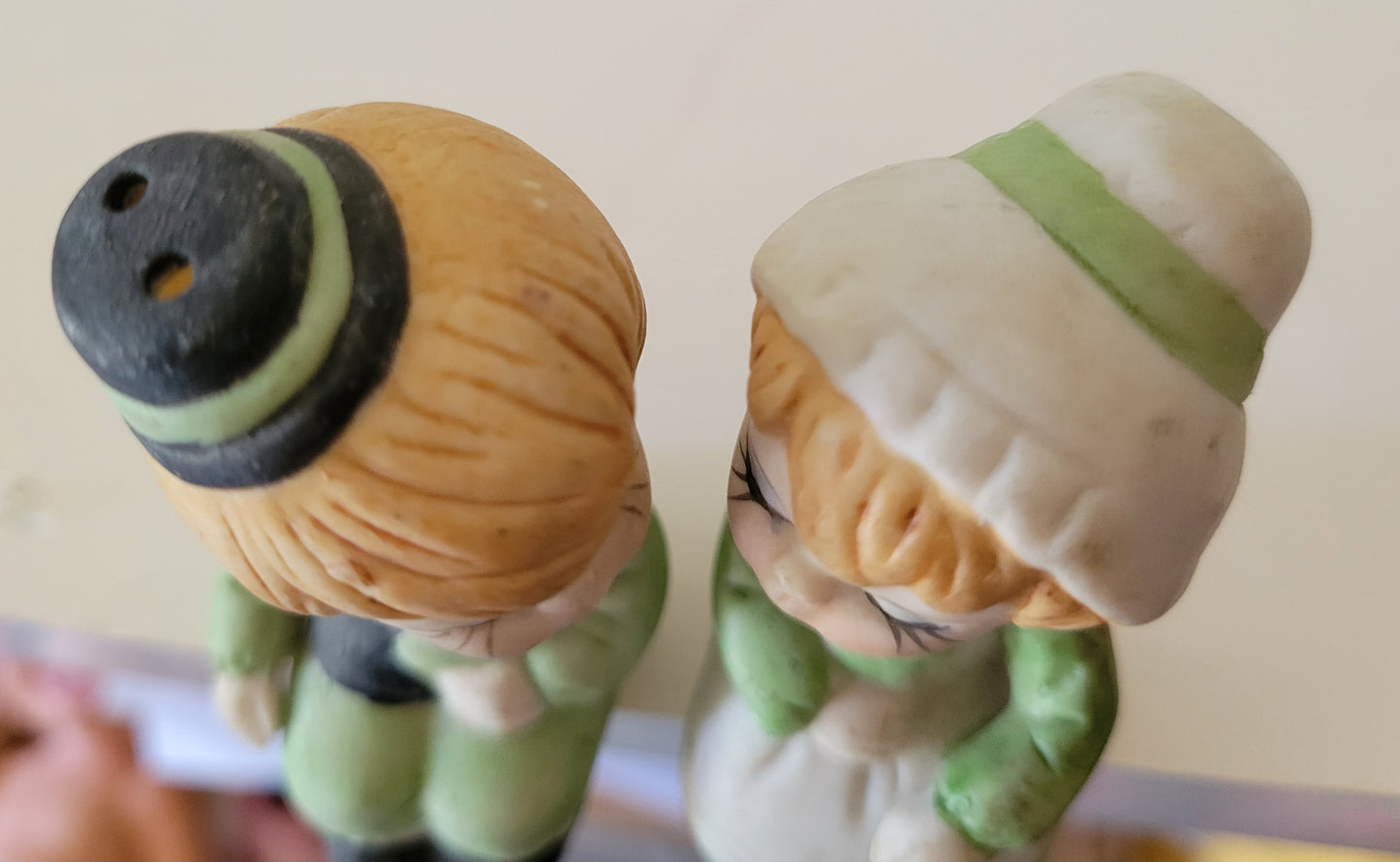 Dutch Boy & Girl Sitting Couple Holland Vintage Salt & Pepper Shakers Taiwan 1960s
