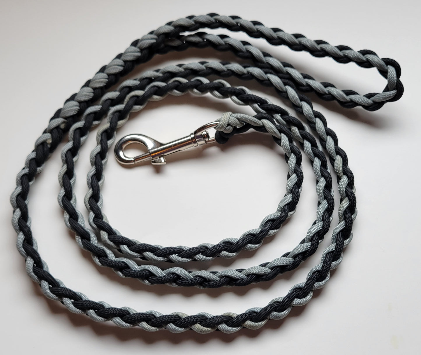 Paracord Braided Dog Leash Lead 5 1/2 ft (Gray & Black) Med or Lg Dog Training Walking