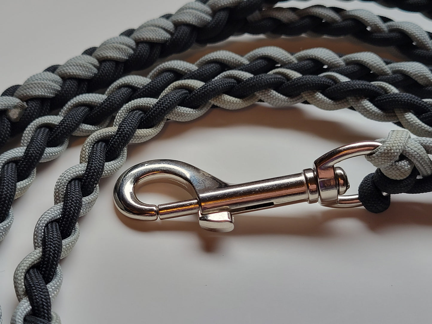 Paracord Braided Dog Leash Lead 5 1/2 ft (Gray & Black) Med or Lg Dog Training Walking