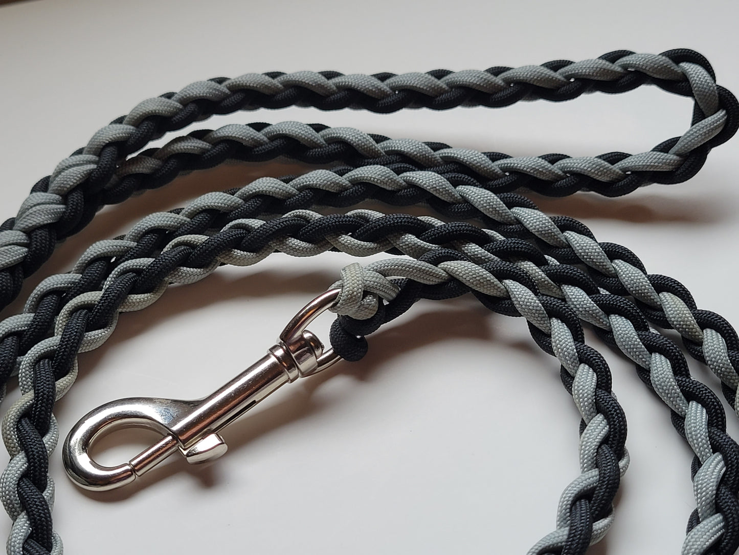 Paracord Braided Dog Leash Lead 5 1/2 ft (Gray & Black) Med or Lg Dog Training Walking