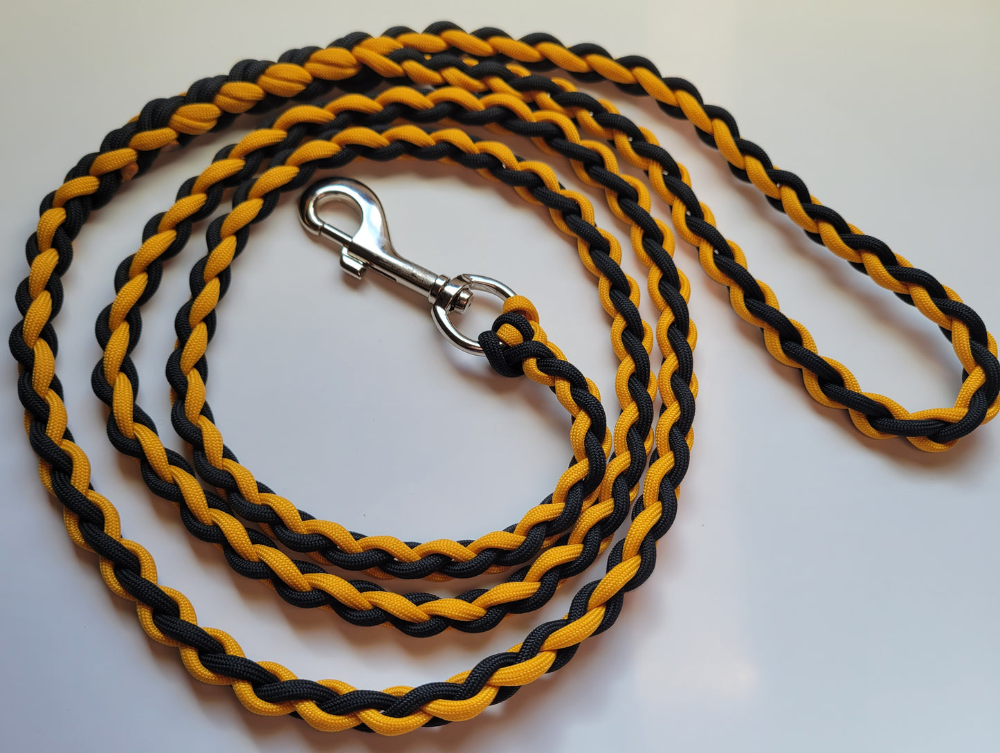 Paracord Braided Dog Leash Lead 5 1/2 ft (Black & Gold) Med or Lg Dog Training Walking