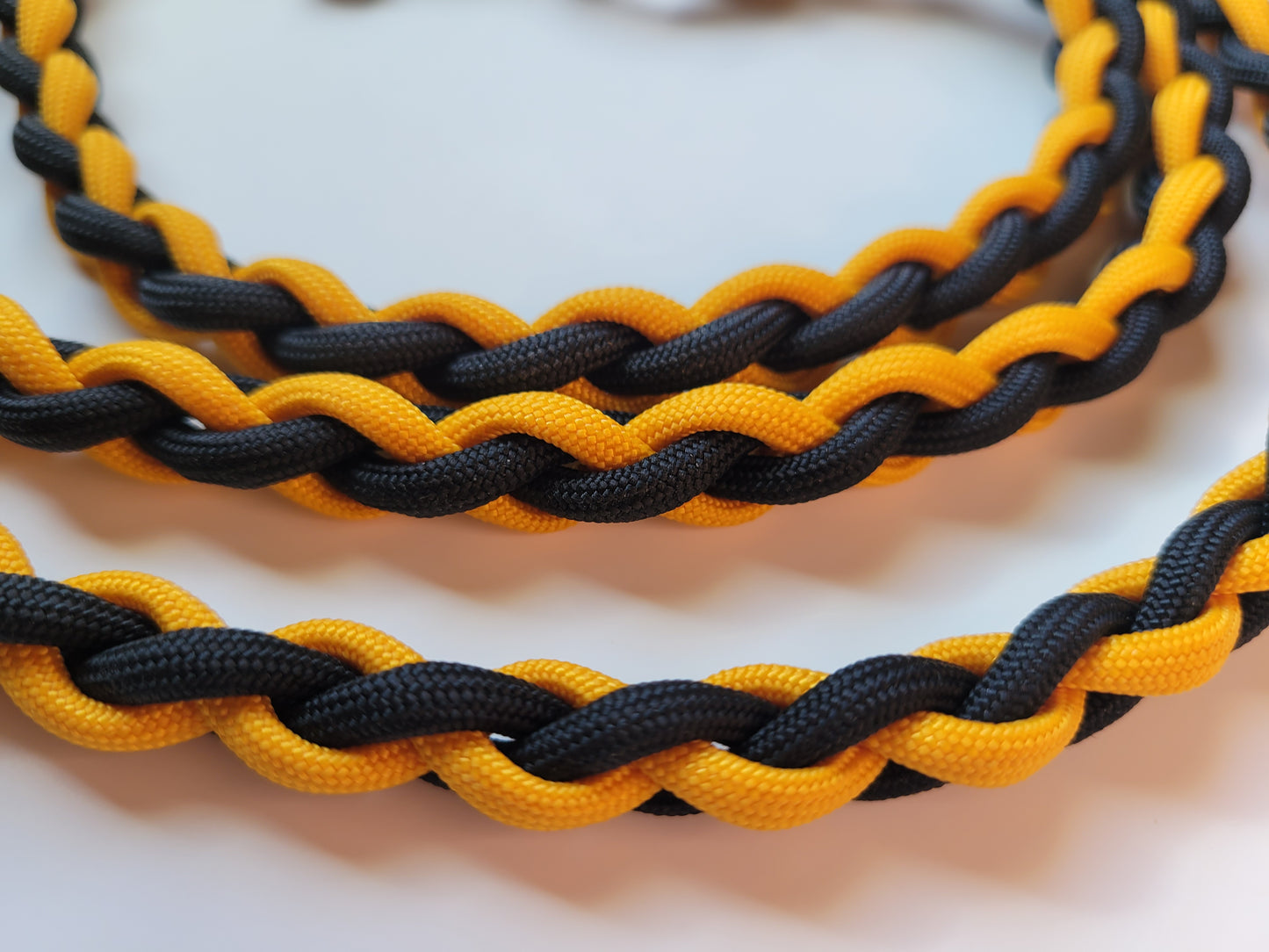 Paracord Braided Dog Leash Lead 5 1/2 ft (Black & Gold) Med or Lg Dog Training Walking