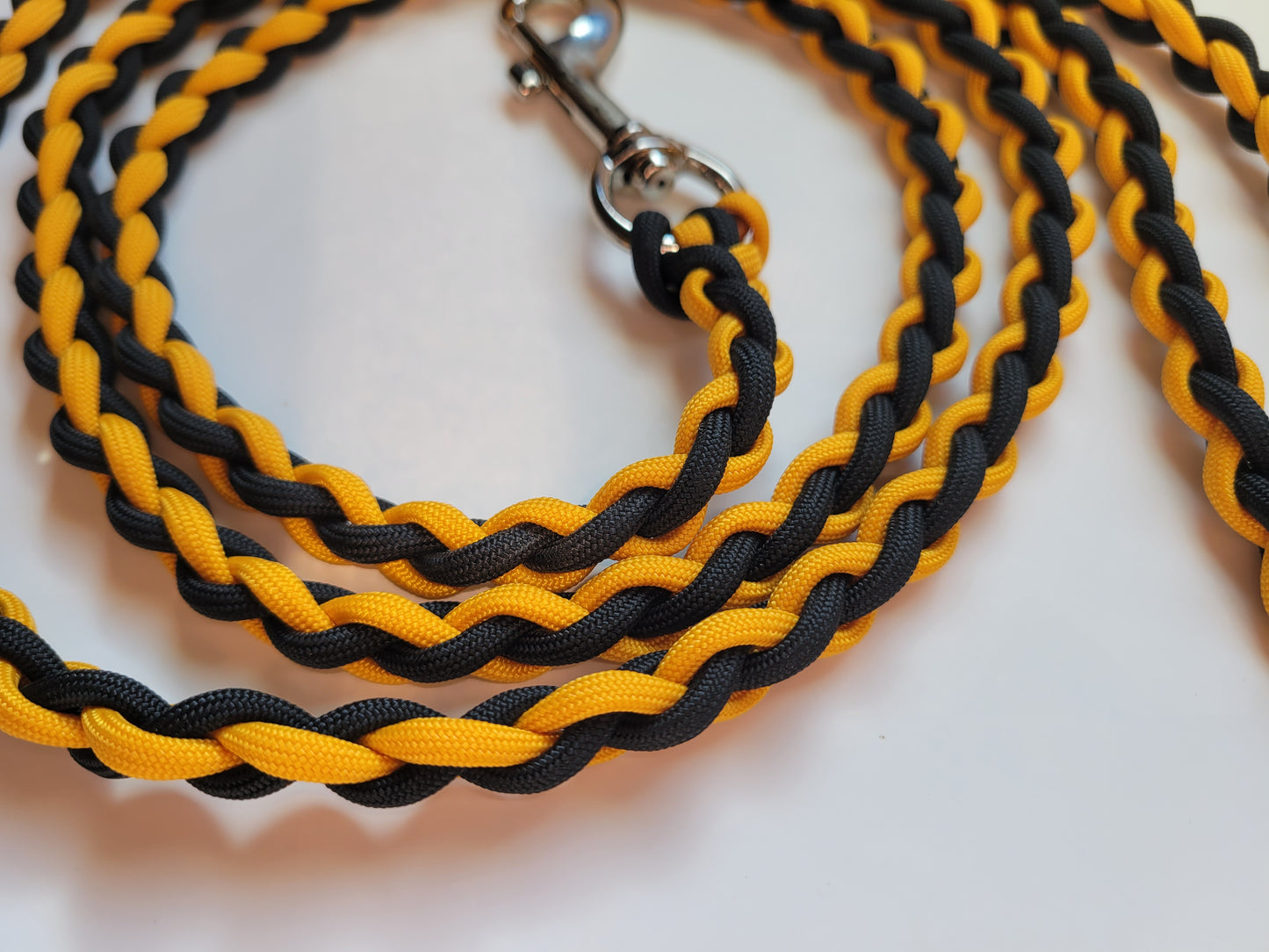 Paracord Braided Dog Leash Lead 5 1/2 ft (Black & Gold) Med or Lg Dog Training Walking