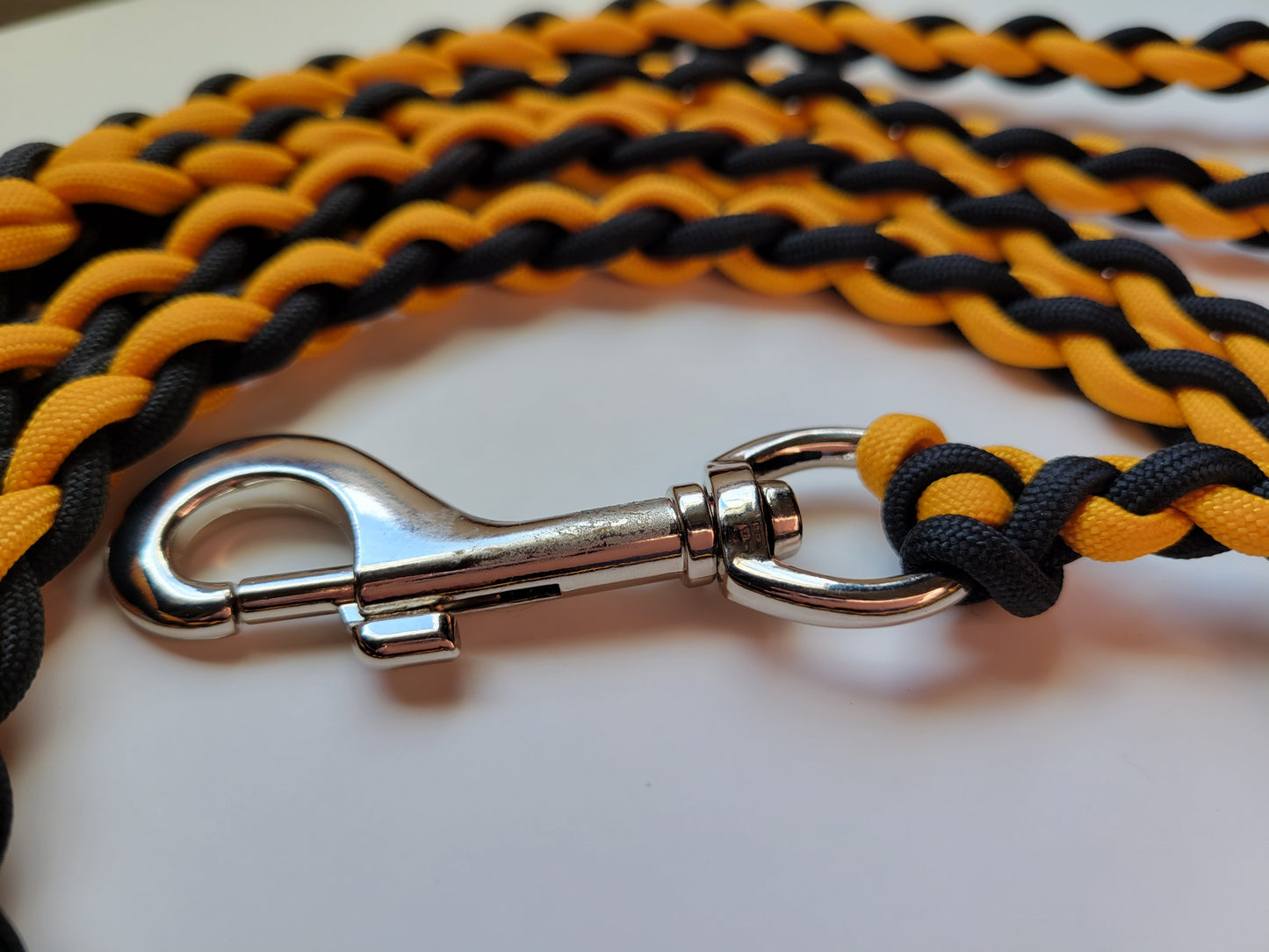 Paracord Braided Dog Leash Lead 5 1/2 ft (Black & Gold) Med or Lg Dog Training Walking