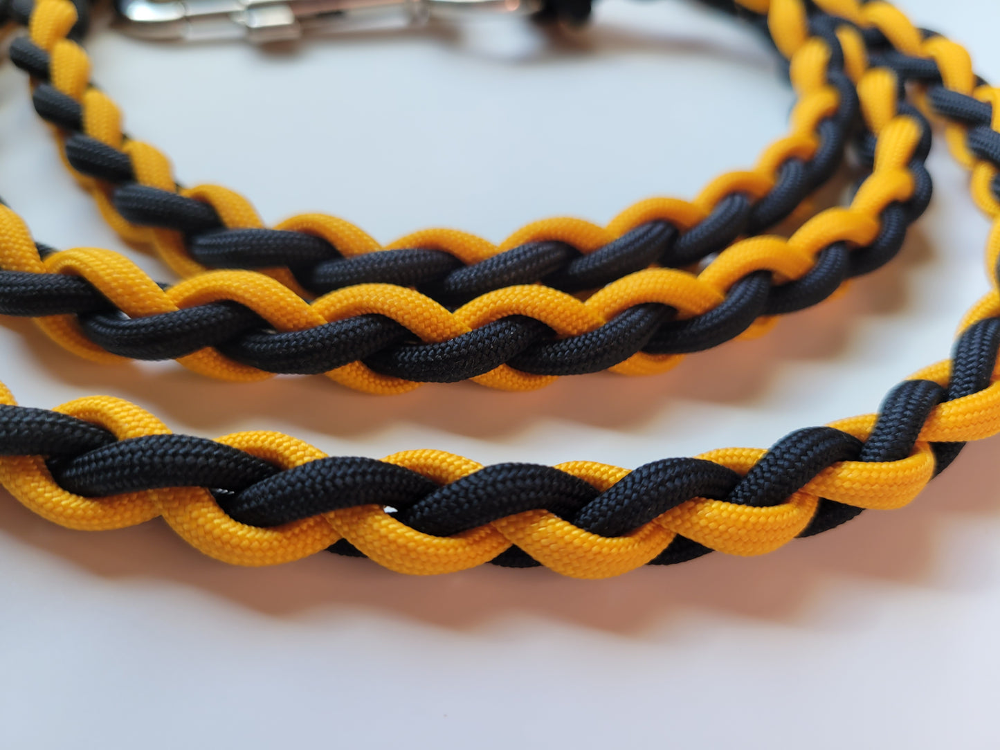 Paracord Braided Dog Leash Lead 5 1/2 ft (Black & Gold) Med or Lg Dog Training Walking