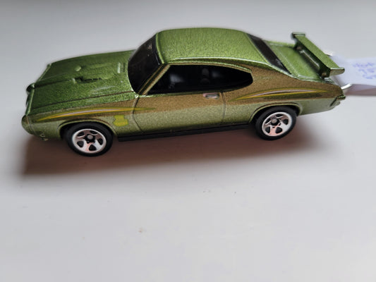 Diecast Car Keychain Hot Wheels 75 Pontiac GTO JUDGE (Green)