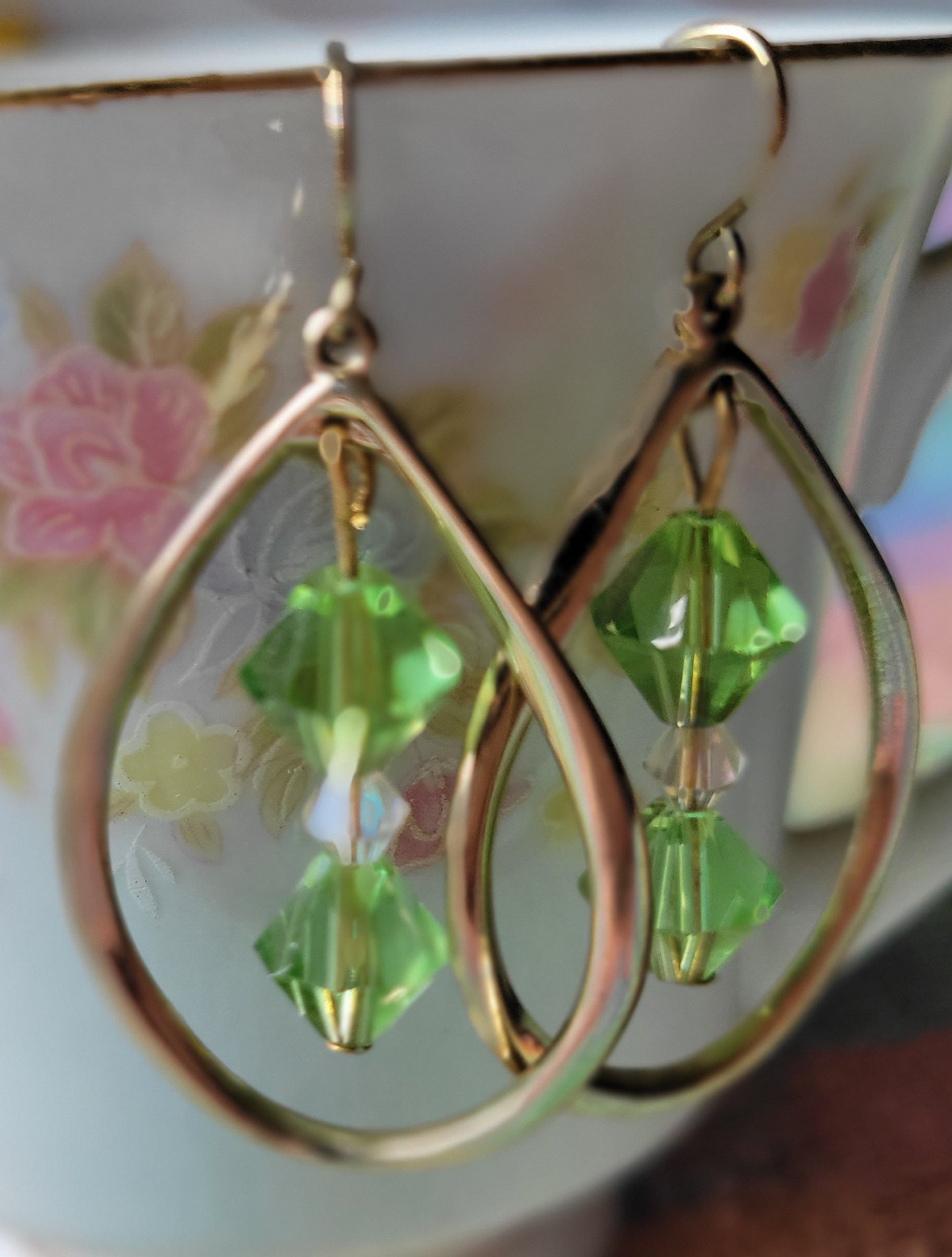 Pretty Gold Tone Tear Drop  Light Green Crystal Dangle Drop Fashion Earrings