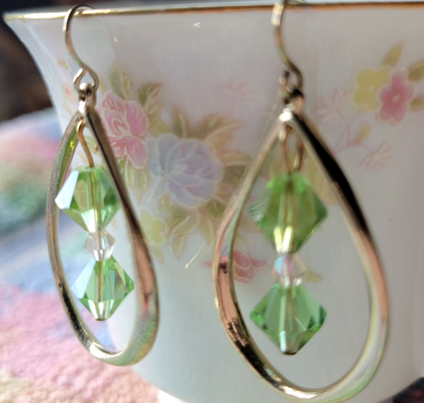 Pretty Gold Tone Tear Drop  Light Green Crystal Dangle Drop Fashion Earrings