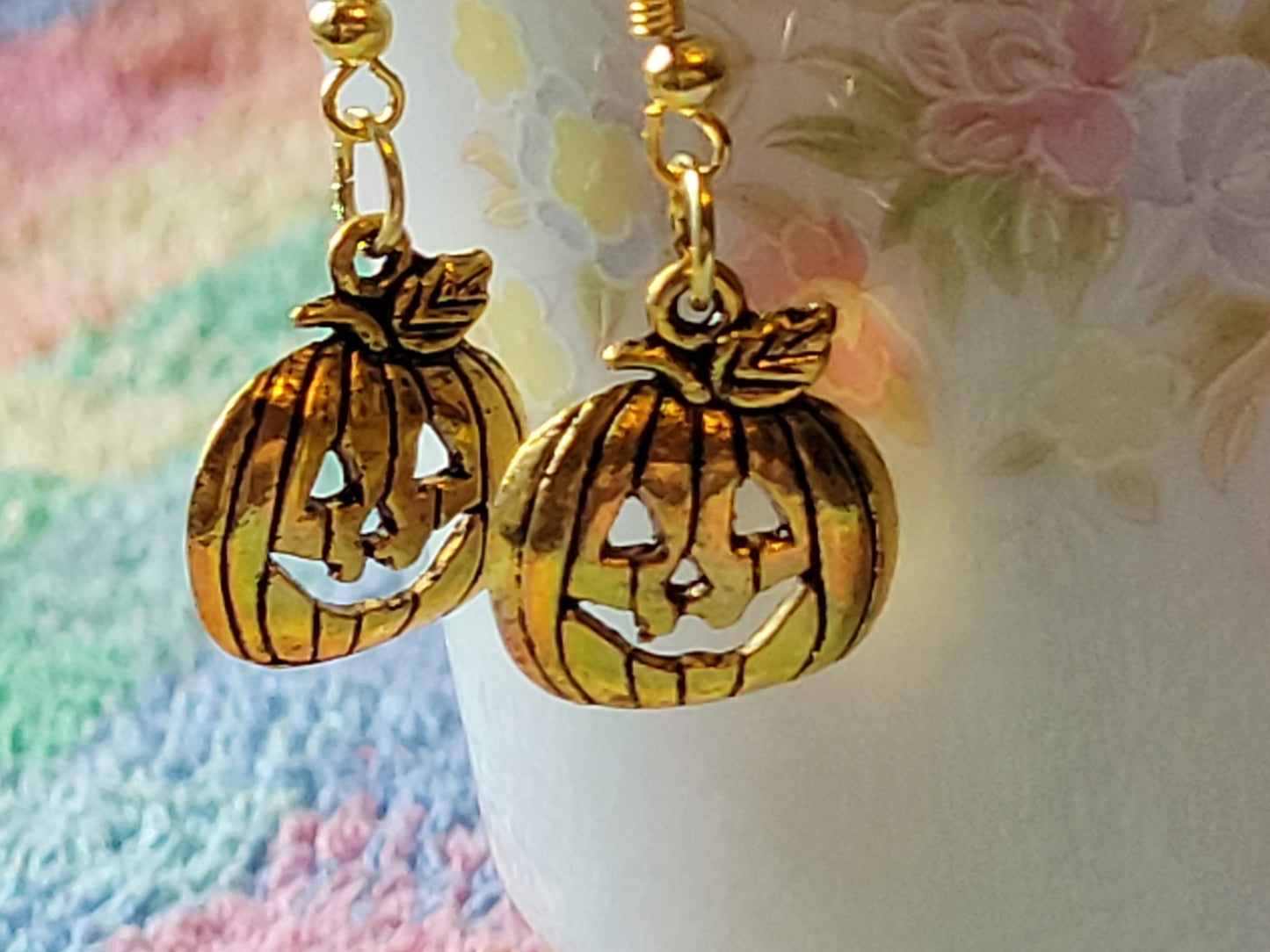 Pretty Pumpkin 🎃 Halloween Dangle Drop Earrings GoldTone Pierced French Wire