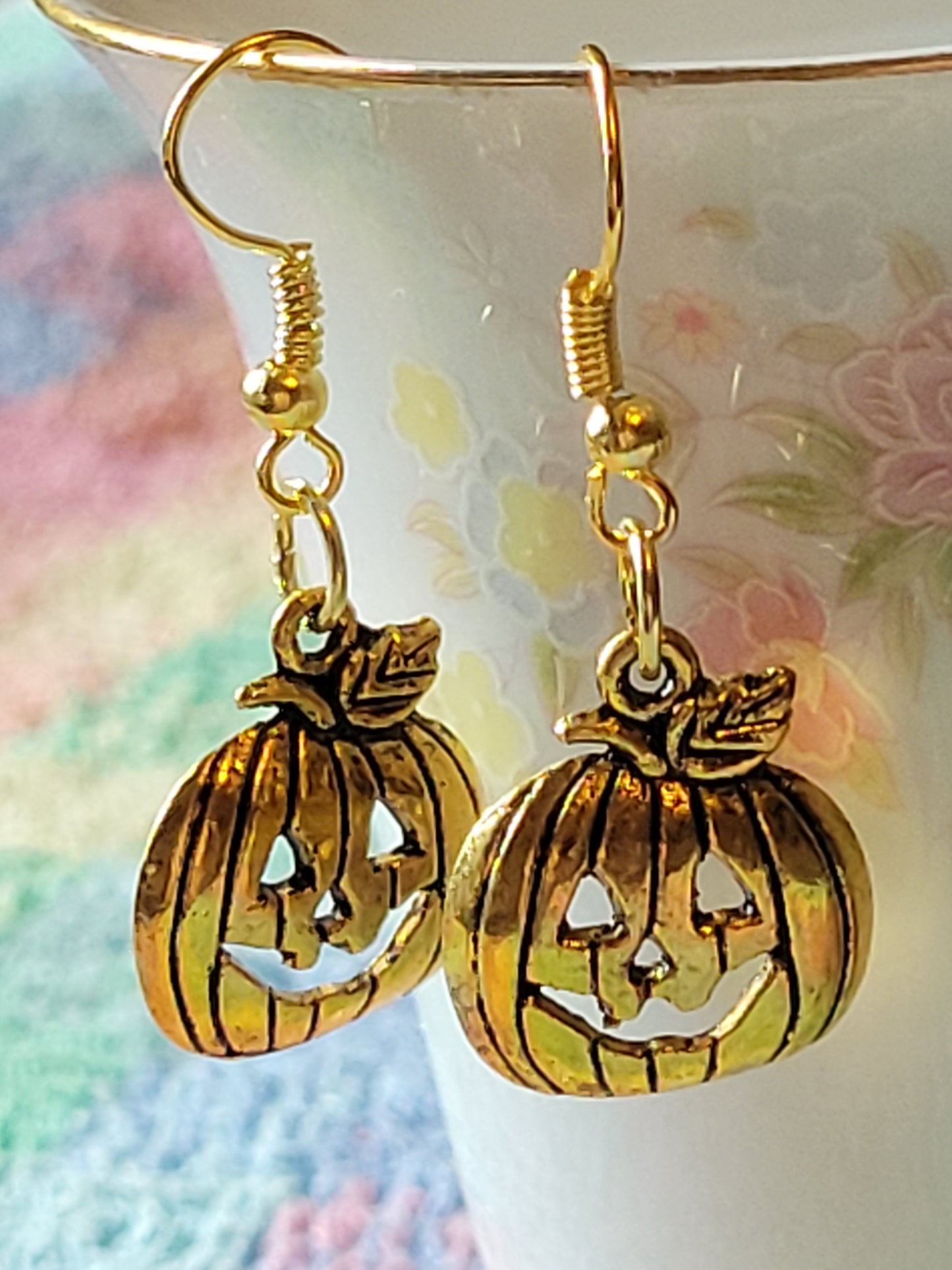 Pretty Pumpkin 🎃 Halloween Dangle Drop Earrings GoldTone Pierced French Wire