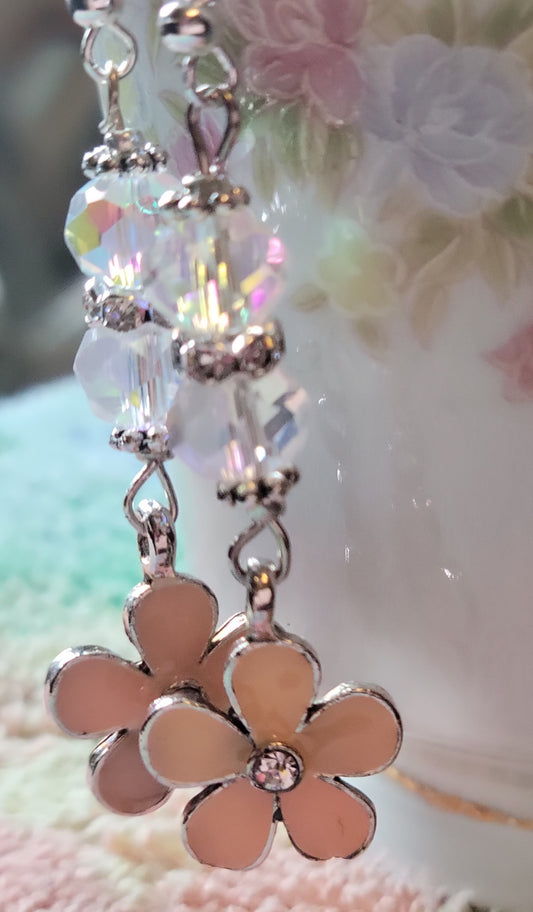 Pretty  Daisy Flower Crystal Long Dangle Pierced Earrings Silvertone Rhinestone