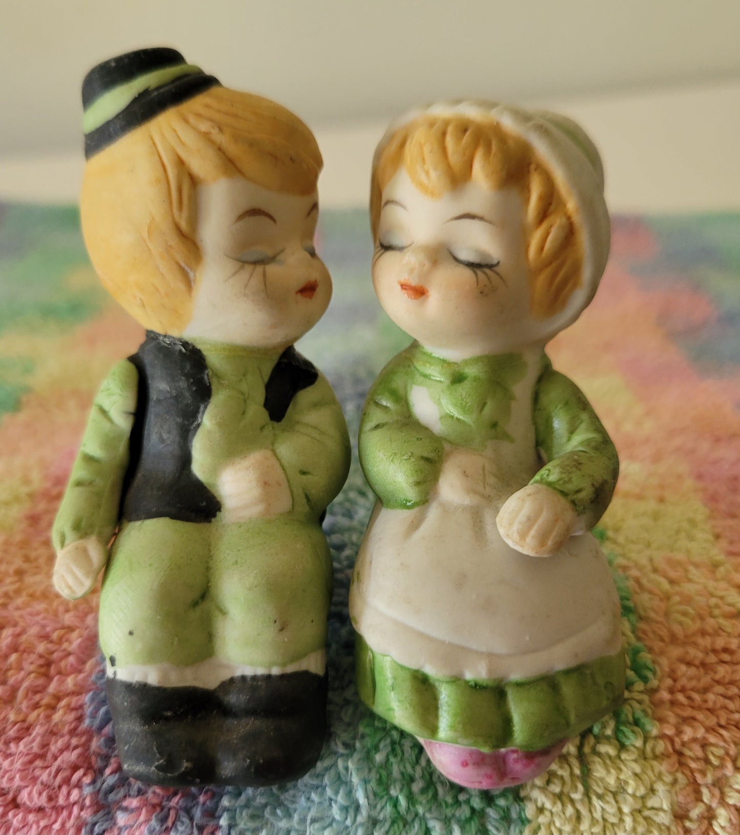 Dutch Boy & Girl Sitting Couple Holland Vintage Salt & Pepper Shakers Taiwan 1960s