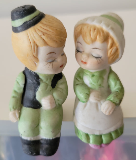 Dutch Boy & Girl Sitting Couple Holland Vintage Salt & Pepper Shakers Taiwan 1960s